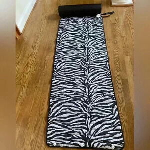 Beautiful long yoga mum with a pillow to sided black and zebra print lightweight